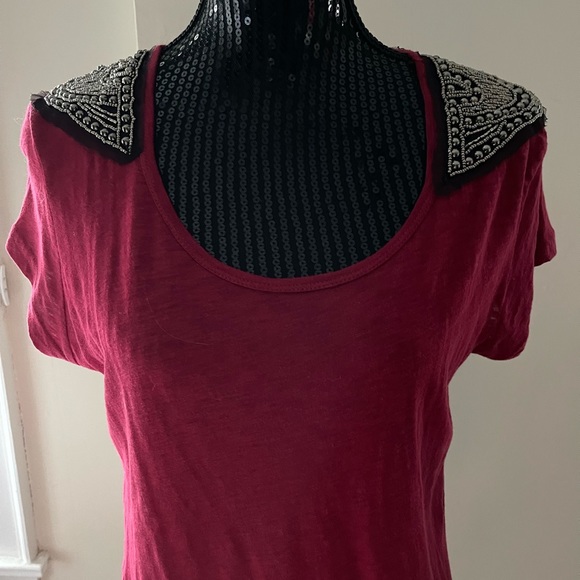 Nevada Red Studded Shoulder Top Size Large - Picture 2 of 9